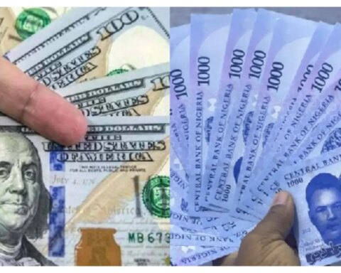 Again Naira slumps massively against dollar across black, official markets