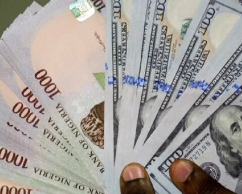 Naira continues depreciation against dollar, records highest decline weekly